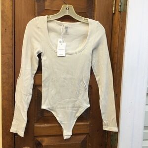 SUNDAY BEST ARITZIA SINCH SEAMLESS BODYSUIT, NWT, SIZE MEDIUM